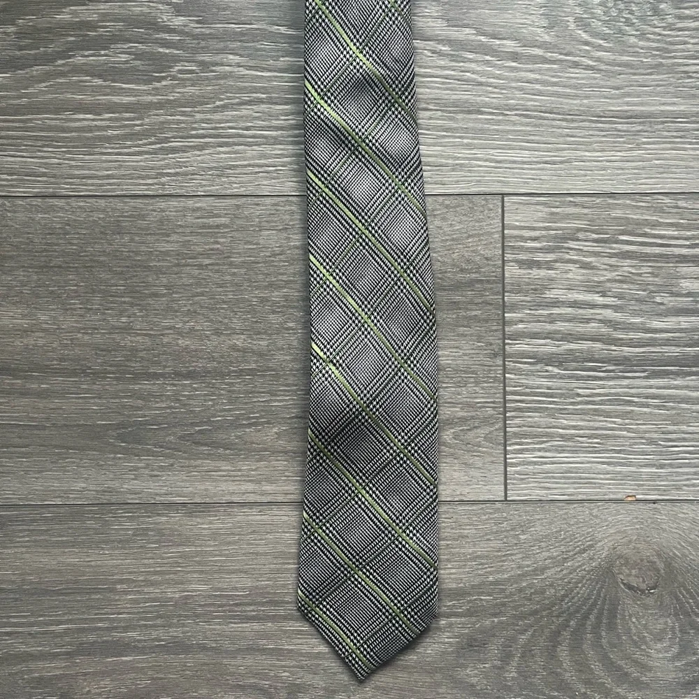 Izod Black White Green Plaid 60” Business Career Professional Men’s Neck Tie